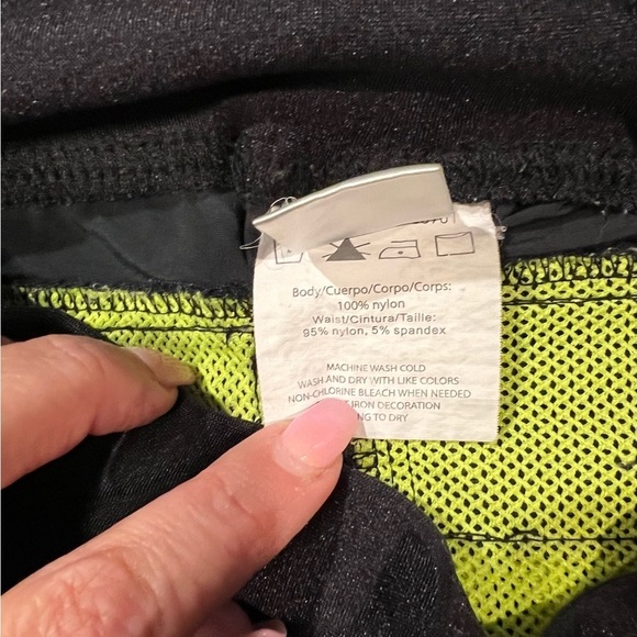 Zumba fitness lot - Purple Peek A Boo Bag and 2 pair of Zumba Cargo Pants - Picture 11 of 15